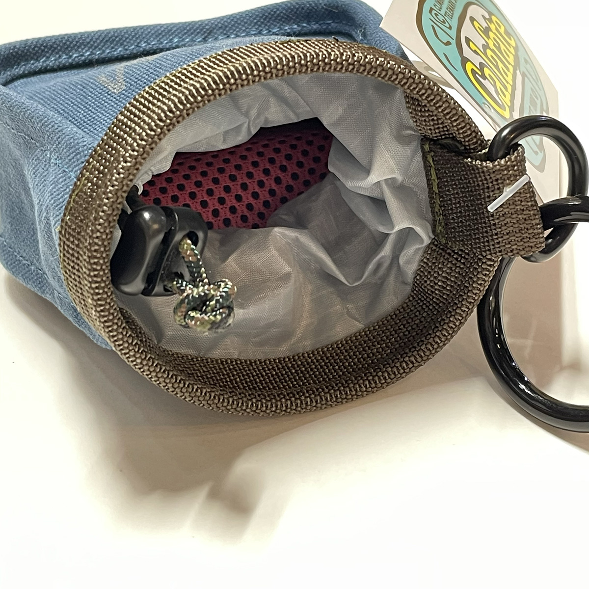 B：ダックブルー